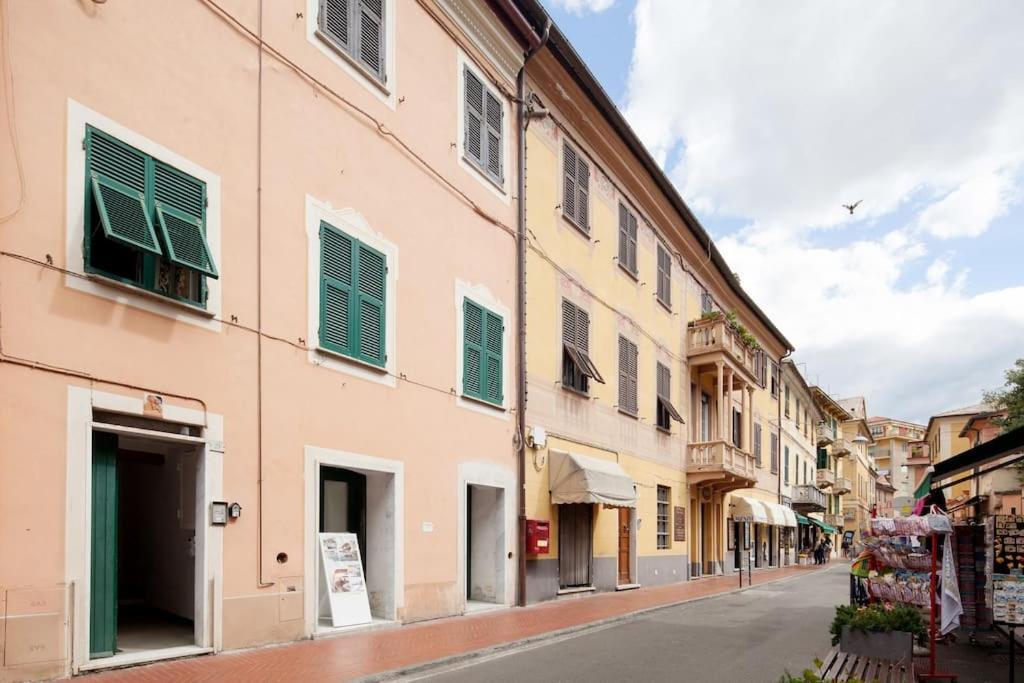 Beatrice Nel Centro Di Levanto Bagian luar foto
